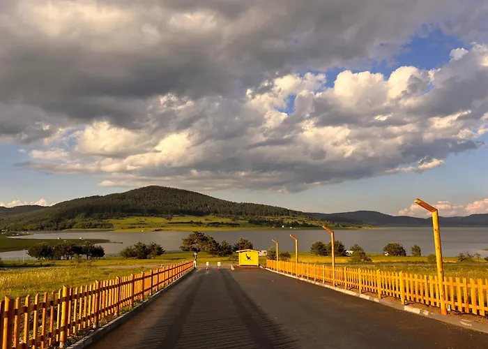 Semesteranläggning (resort) Kare Luxury *